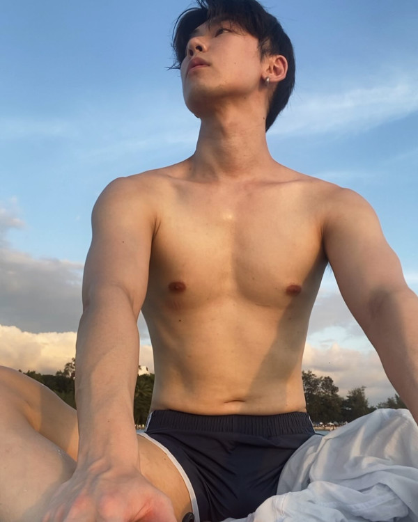 加州迪士尼設施大排長龍 父母為享二人世界將BB車連孩子棄路邊