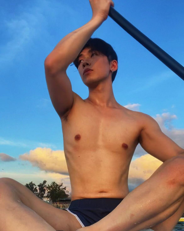 加州迪士尼設施大排長龍 父母為享二人世界將BB車連孩子棄路邊