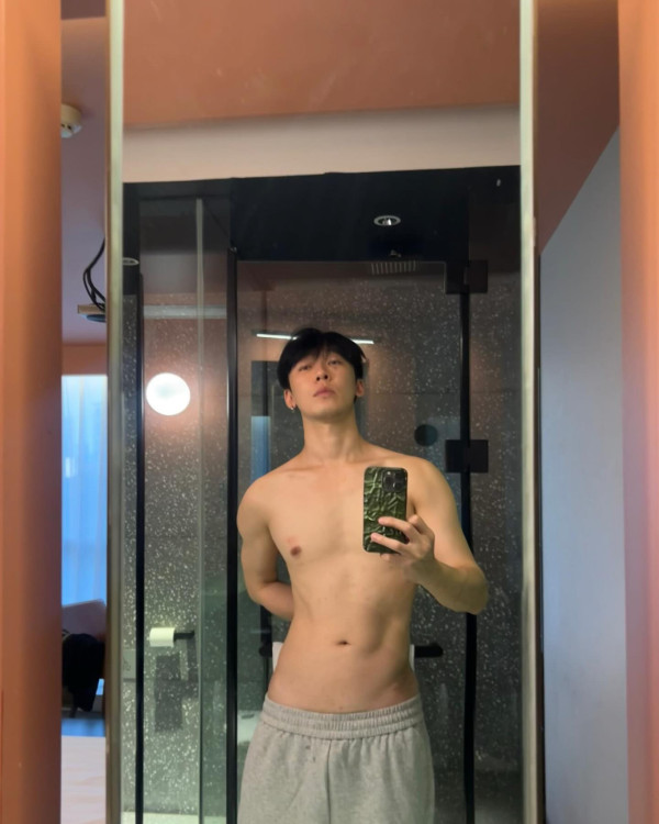 加州迪士尼設施大排長龍 父母為享二人世界將BB車連孩子棄路邊