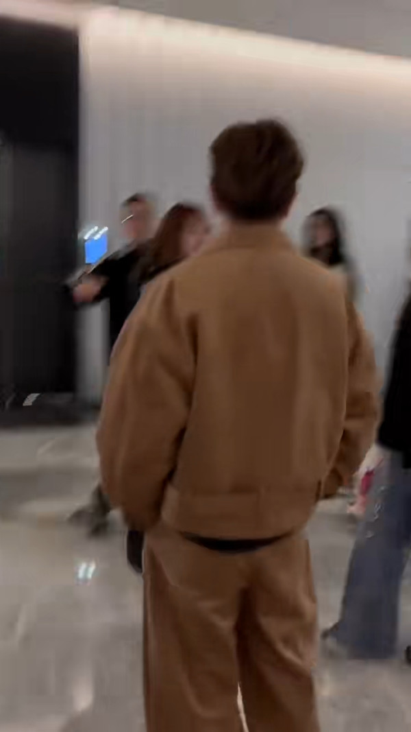 前TVB小生夫婦豪遊杜拜周身名牌放閃!嫩妻5年抱4比堅尼上陣曬超狂身材