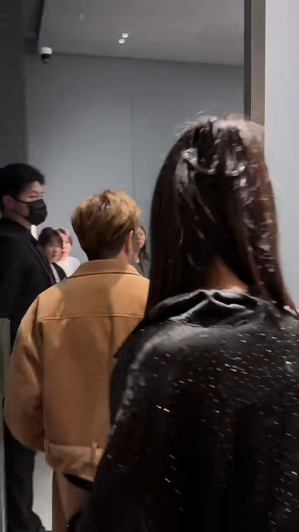 前TVB小生夫婦豪遊杜拜周身名牌放閃!嫩妻5年抱4比堅尼上陣曬超狂身材