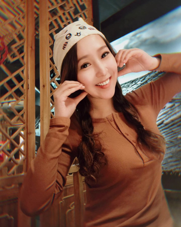 前TVB女星中山浸溫泉曬事業線 疑真空上陣本人親身解畫 