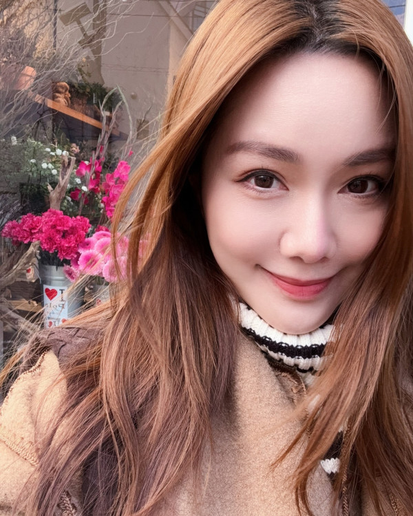 湯洛雯靚仔表弟遊西藏狂曬靚相 模特兒出身!近年考獲飛機師牌照