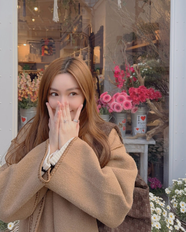 湯洛雯靚仔表弟遊西藏狂曬靚相 模特兒出身!近年考獲飛機師牌照