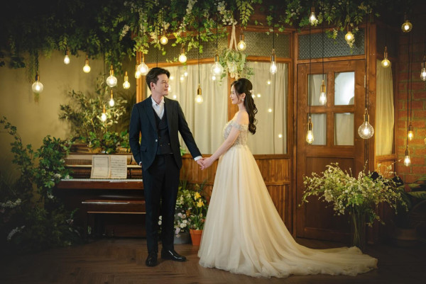 蔡嘉欣前空姐家姐曬婚照好事近 網友留言恭喜：姐姐係咪有咗？ 