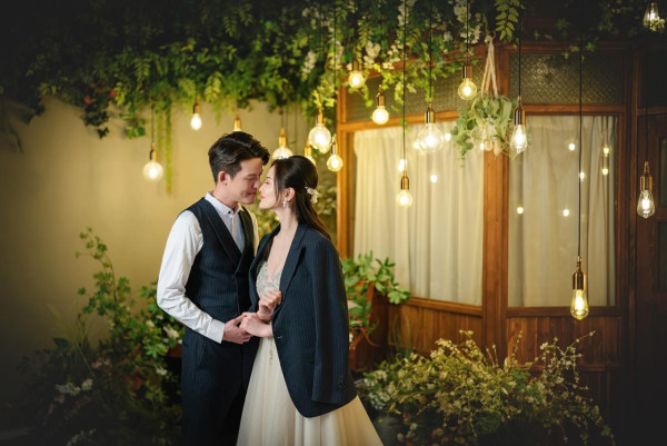 蔡嘉欣前空姐家姐曬婚照好事近 網友留言恭喜：姐姐係咪有咗？ 