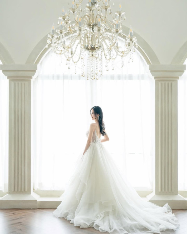 蔡嘉欣前空姐家姐曬婚照好事近 網友留言恭喜：姐姐係咪有咗？ 