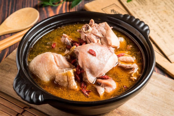 黃記麻油雞（圖片來源：Facebook@逢甲黃記麻油雞）