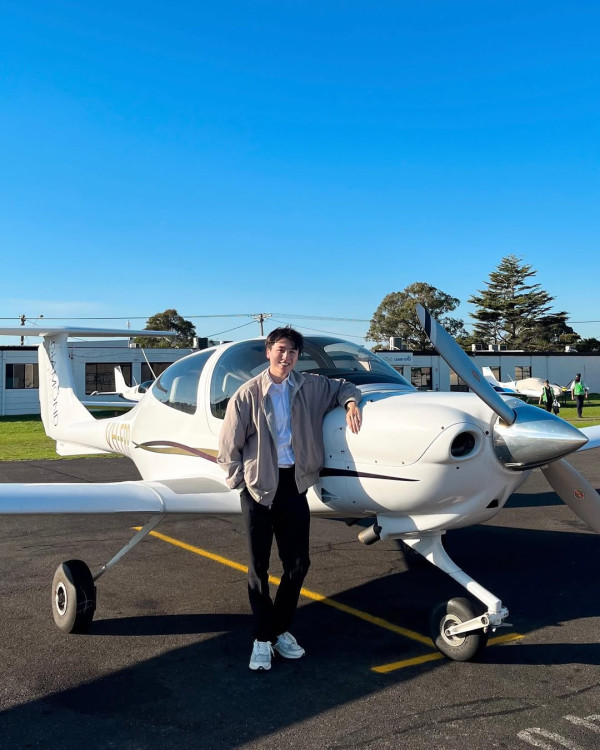 湯洛雯靚仔表弟遊西藏狂曬靚相 模特兒出身!近年考獲飛機師牌照