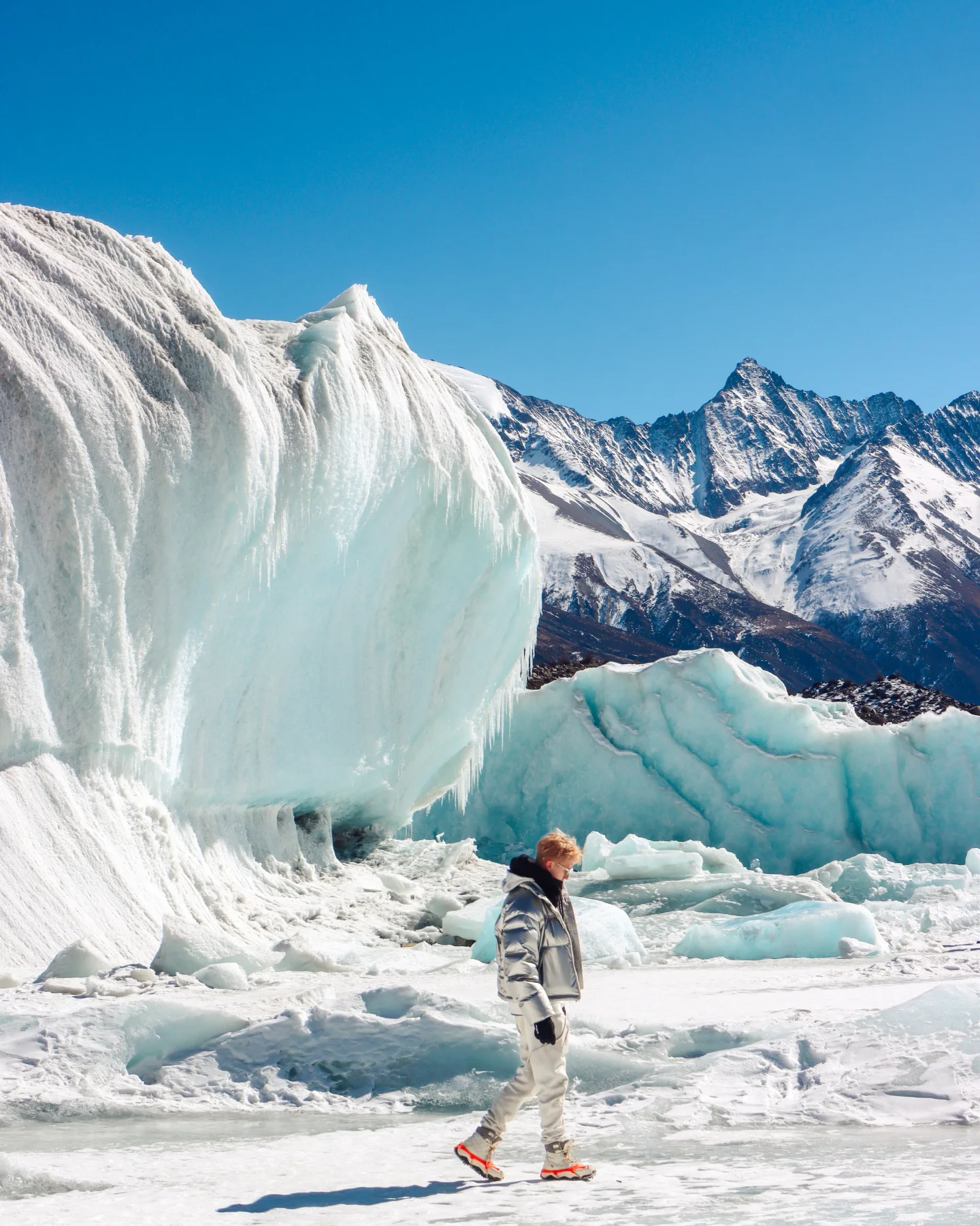 湯洛雯靚仔表弟遊西藏狂曬靚相 模特兒出身!近年考獲飛機師牌照