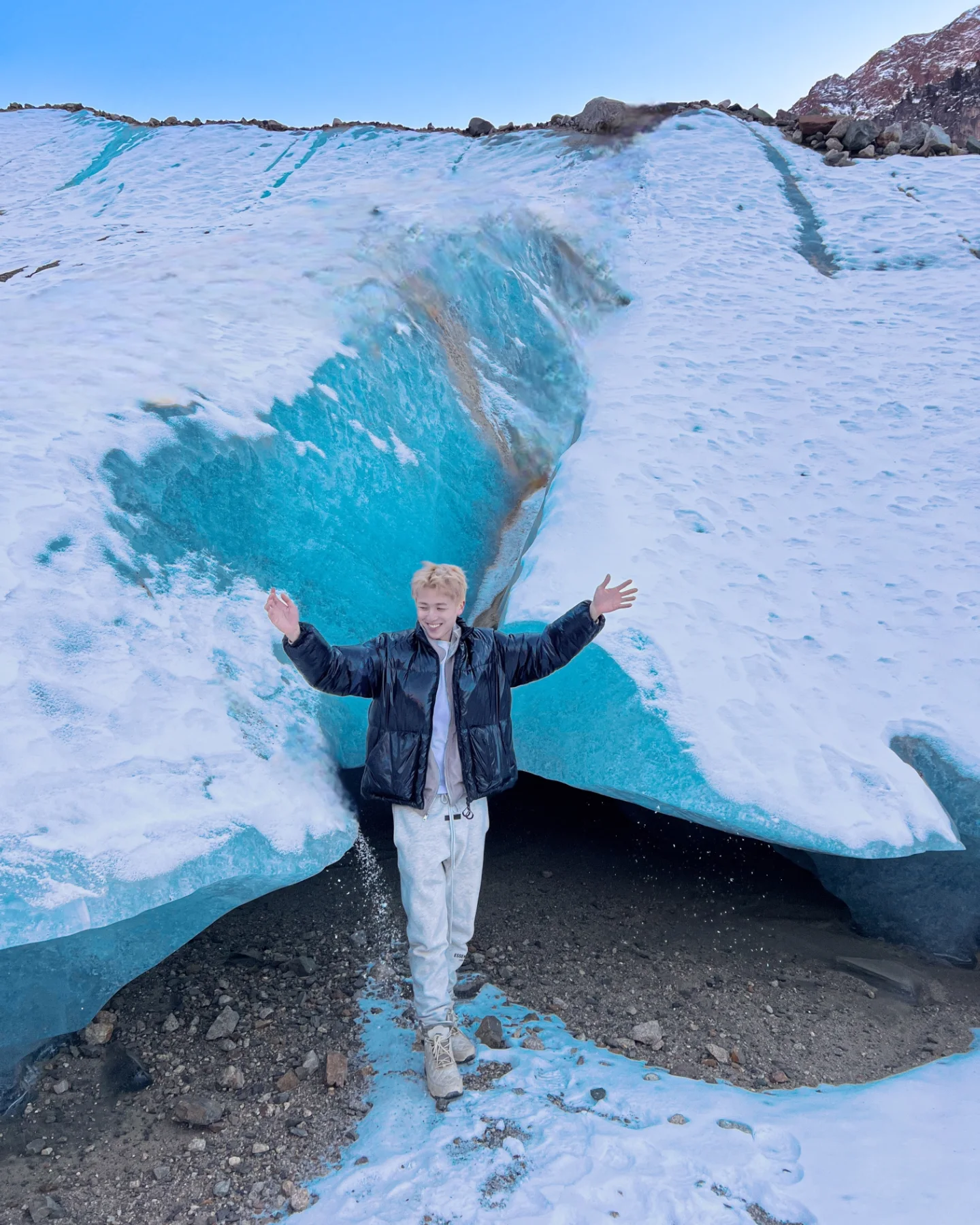 湯洛雯靚仔表弟遊西藏狂曬靚相 模特兒出身!近年考獲飛機師牌照