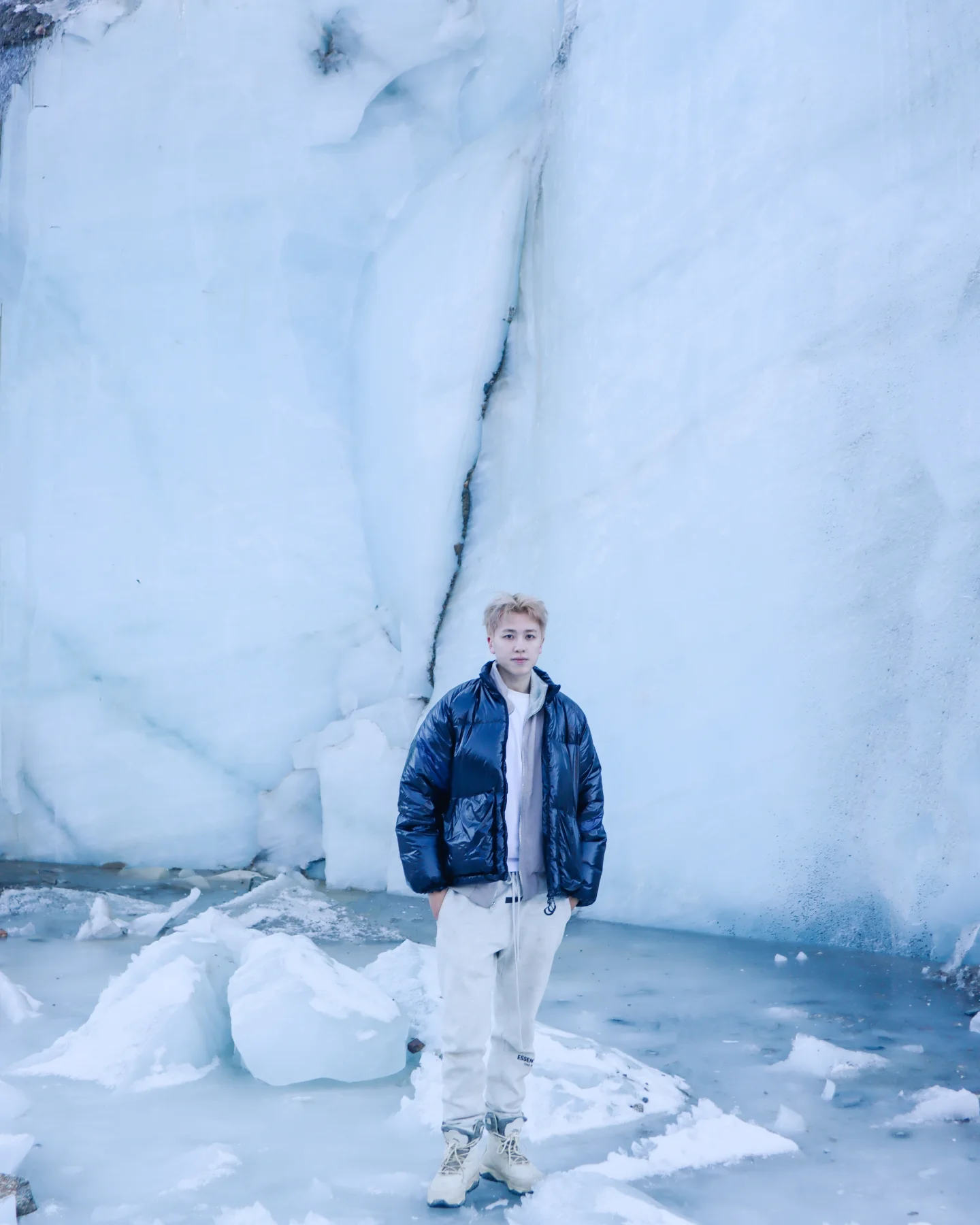 湯洛雯靚仔表弟遊西藏狂曬靚相 模特兒出身!近年考獲飛機師牌照