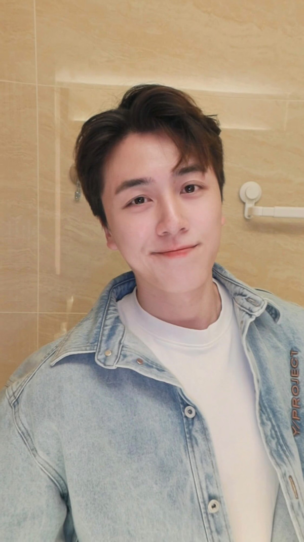 湯洛雯靚仔表弟遊西藏狂曬靚相 模特兒出身!近年考獲飛機師牌照