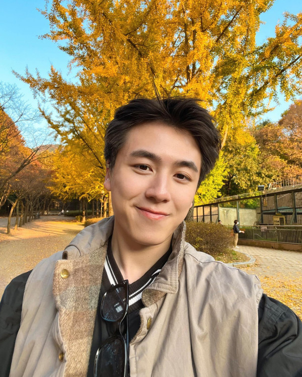 湯洛雯靚仔表弟遊西藏狂曬靚相 模特兒出身!近年考獲飛機師牌照