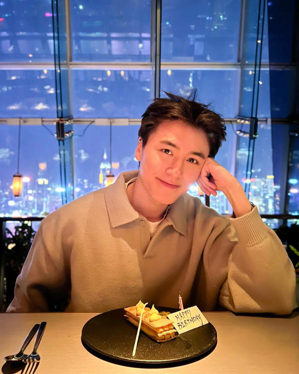 湯洛雯靚仔表弟遊西藏狂曬靚相 模特兒出身!近年考獲飛機師牌照