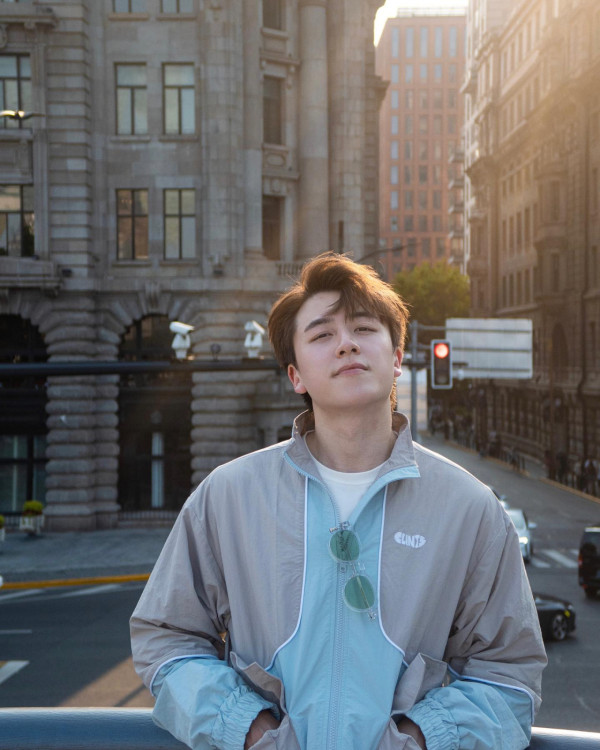 湯洛雯靚仔表弟遊西藏狂曬靚相 模特兒出身!近年考獲飛機師牌照