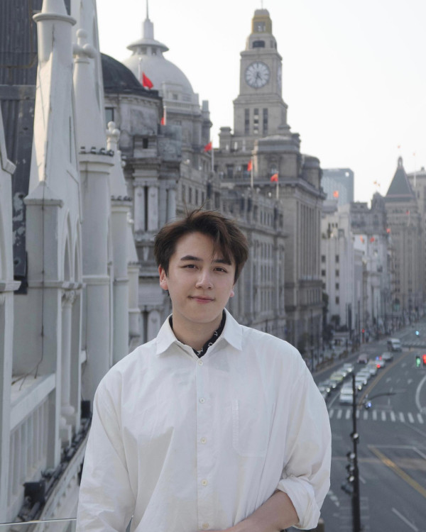 湯洛雯靚仔表弟遊西藏狂曬靚相 模特兒出身!近年考獲飛機師牌照