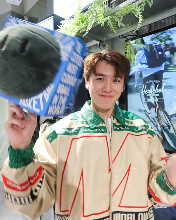 湯洛雯靚仔表弟遊西藏狂曬靚相 模特兒出身!近年考獲飛機師牌照