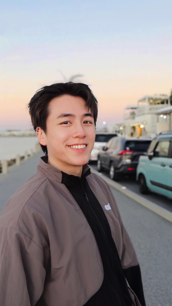 湯洛雯靚仔表弟遊西藏狂曬靚相 模特兒出身!近年考獲飛機師牌照