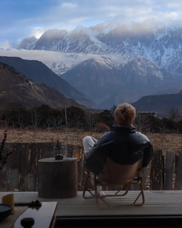 湯洛雯靚仔表弟遊西藏狂曬靚相 模特兒出身!近年考獲飛機師牌照