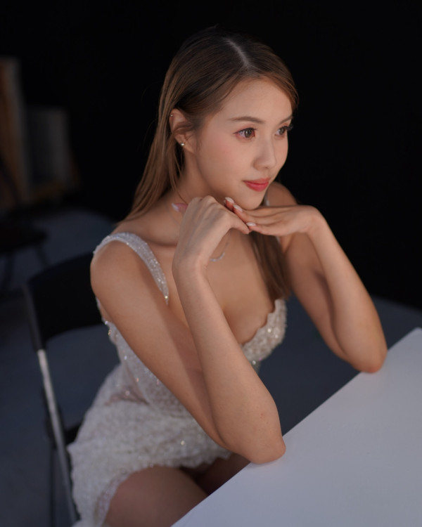 TVB新任咪神IG突晒婚紗照惹全城祝福 6寸深溝震撼區永權：我係咪要恭喜你？