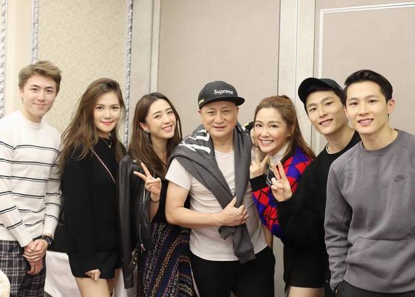 湯洛雯靚仔表弟遊西藏狂曬靚相 模特兒出身!近年考獲飛機師牌照