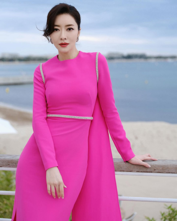44歲熊黛林生日素顏照暴露真實歲月痕跡 郭可盈大家姐罕有露面感情好！