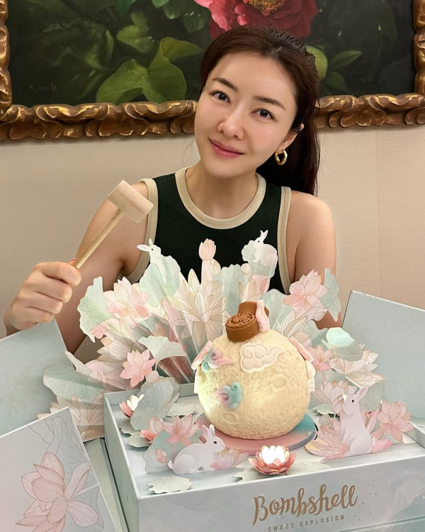 44歲熊黛林生日素顏照暴露真實歲月痕跡 郭可盈大家姐罕有露面感情好！