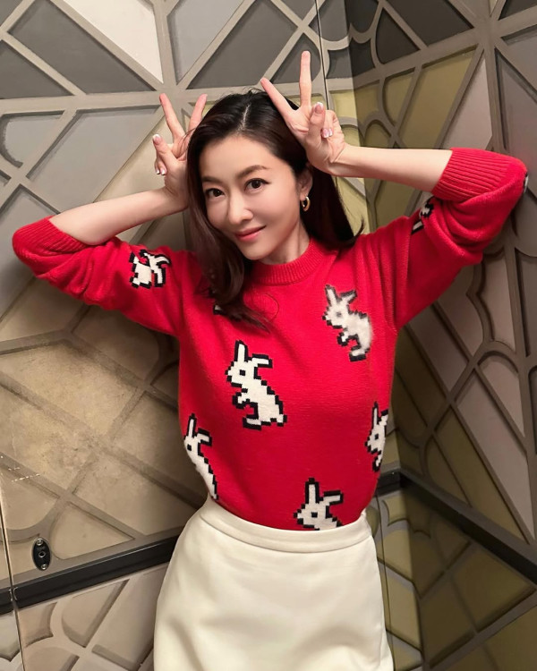 44歲熊黛林生日素顏照暴露真實歲月痕跡 郭可盈大家姐罕有露面感情好！