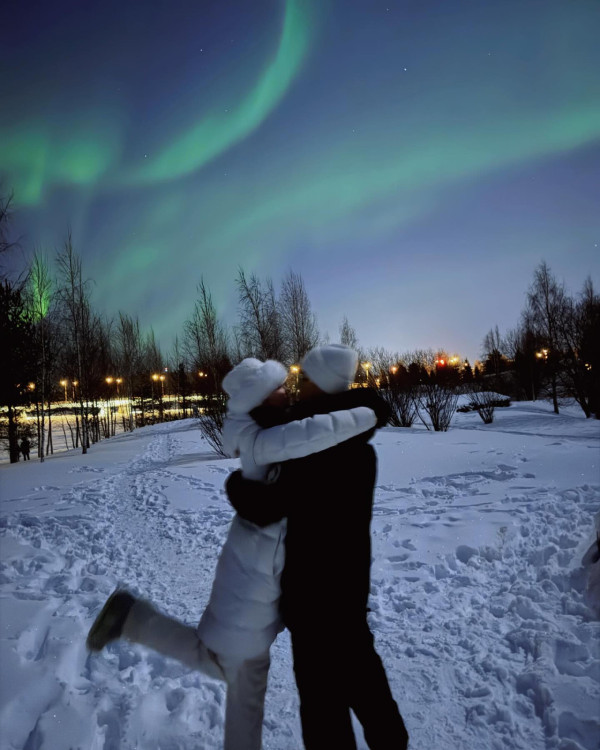 關楚耀夫妻豪住芬蘭酒店 嫩妻瘋狂打卡曬超幼筷子腳