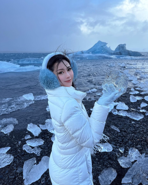 關楚耀夫妻豪住芬蘭酒店 嫩妻瘋狂打卡曬超幼筷子腳