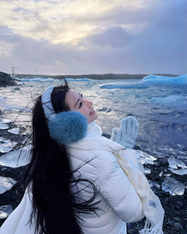 關楚耀夫妻豪住芬蘭酒店 嫩妻瘋狂打卡曬超幼筷子腳