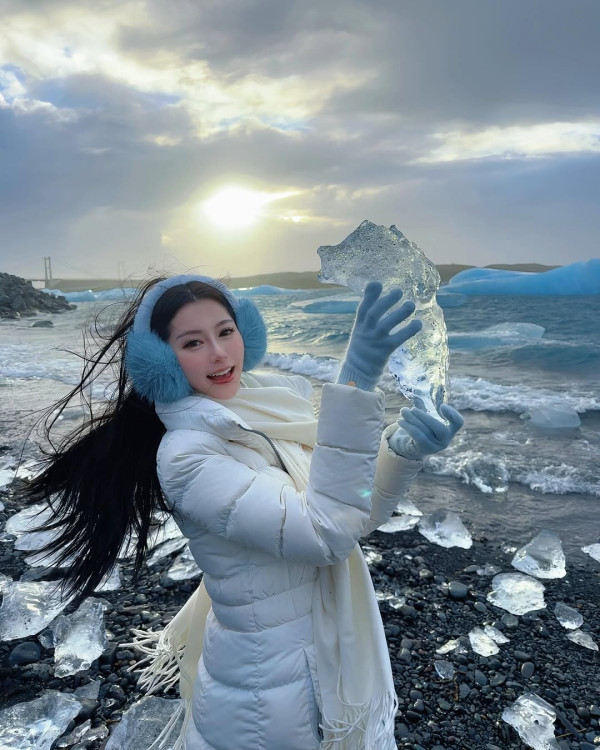 關楚耀夫妻豪住芬蘭酒店 嫩妻瘋狂打卡曬超幼筷子腳