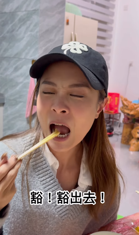 前新聞主播被迫食蜜蜂面容扭曲 一原因堅持搭12個鐘車回鄉 