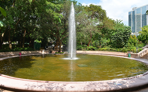 九龍公園新裝修登場！噴水池變浪漫紫色+彩色熊貓擺設獲讚好靚