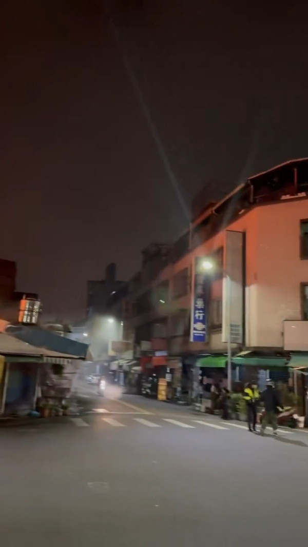 有片！台中第五市場深夜大火 多間老店被燒毀 包括60年老店「太空紅茶冰」 