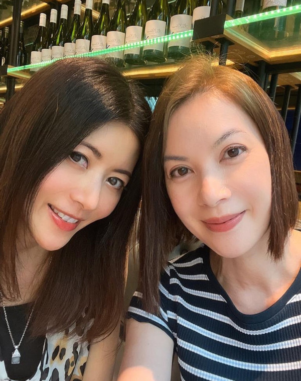 才女港姐返加拿大豪宅曝光 53歲保養得宜被封凍齡女神!