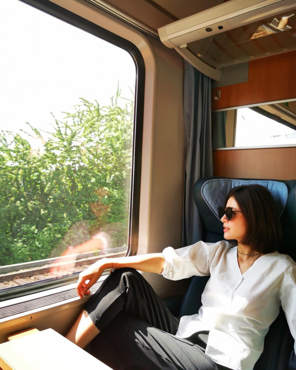 才女港姐返加拿大豪宅曝光 53歲保養得宜被封凍齡女神!