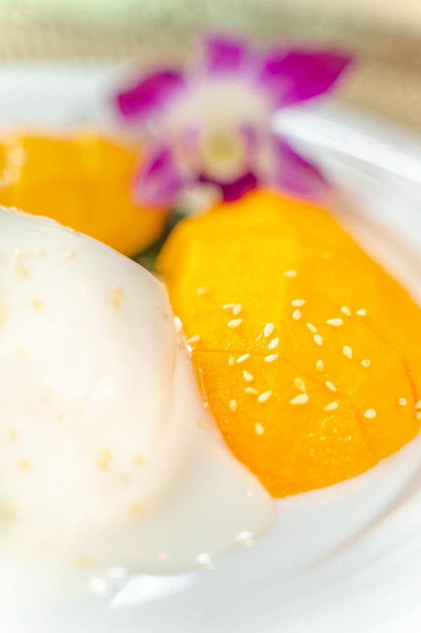 銅鑼灣泰國餐廳免費送芒果糯米飯！全新海鮮媽媽麵登場/夜市火山排骨/燒腩肉