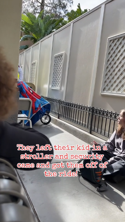 加州迪士尼設施大排長龍 父母為享二人世界將BB車連孩子棄路邊