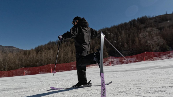謝霆鋒內地滑雪狂曬靚相 粉絲大讚型爆:期待4月演唱會