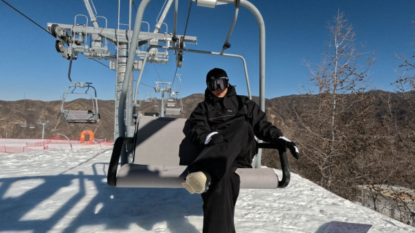 謝霆鋒內地滑雪狂曬靚相 粉絲大讚型爆:期待4月演唱會