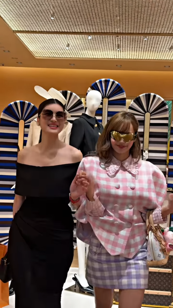 泰國最強名媛激罕同框Lisa！影片1天吸1百萬讚！一互動細節揭真實交情！ 