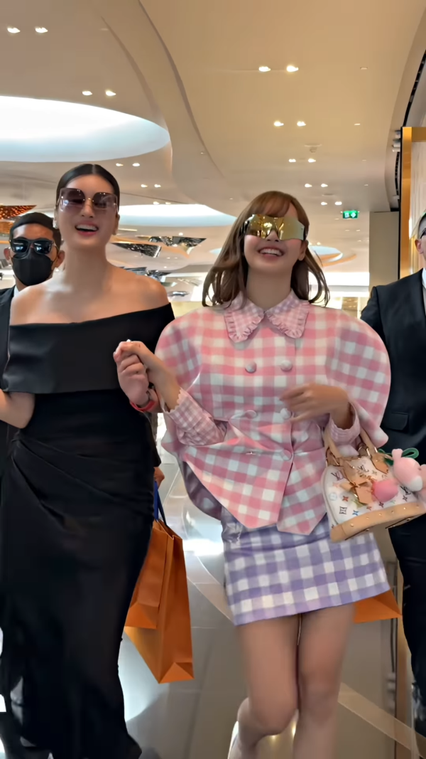 泰國最強名媛激罕同框Lisa！影片1天吸1百萬讚！一互動細節揭真實交情！ 