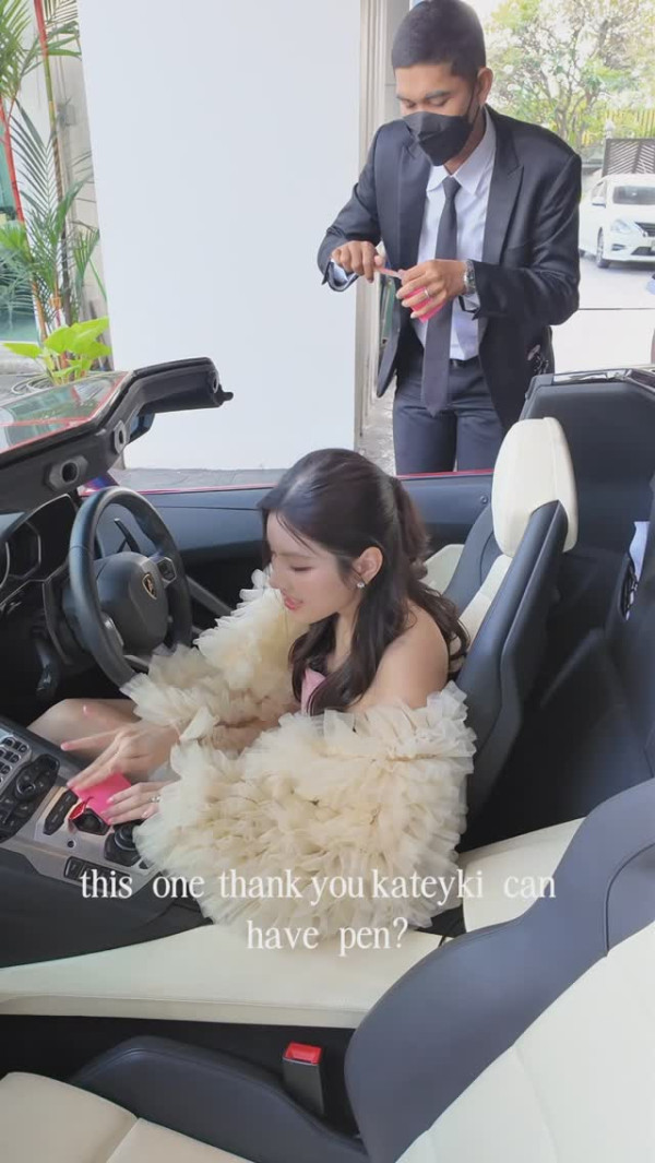 泰國最強名媛激罕同框Lisa！影片1天吸1百萬讚！一互動細節揭真實交情！ 