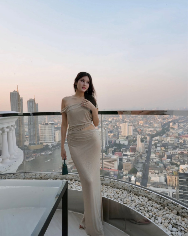 泰國最強名媛激罕同框Lisa！影片1天吸1百萬讚！一互動細節揭真實交情！ 