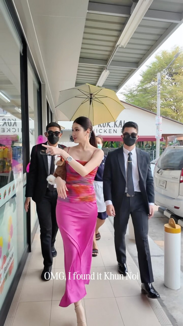 泰國最強名媛激罕同框Lisa！影片1天吸1百萬讚！一互動細節揭真實交情！ 