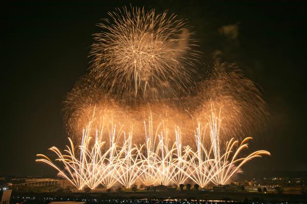 土浦全國花火競技大會(圖片來源:土浦全國花火競技大會) 土浦全國花火競技大會(圖片來源:土浦全國花火競技大會)