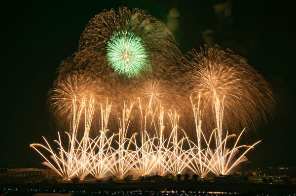 土浦全國花火競技大會(圖片來源:土浦全國花火競技大會) 土浦全國花火競技大會(圖片來源:土浦全國花火競技大會)