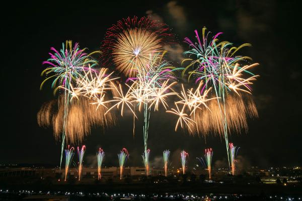 土浦全國花火競技大會(圖片來源:土浦全國花火競技大會) 土浦全國花火競技大會(圖片來源:土浦全國花火競技大會)